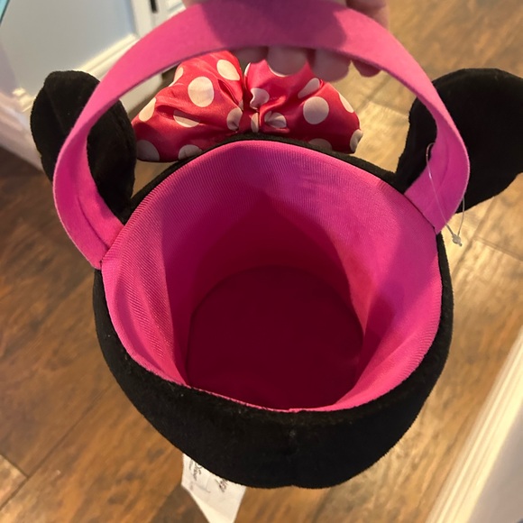 Minnie Mouse Plush Basket with Polka Dot Bow - Picture 4 of 4